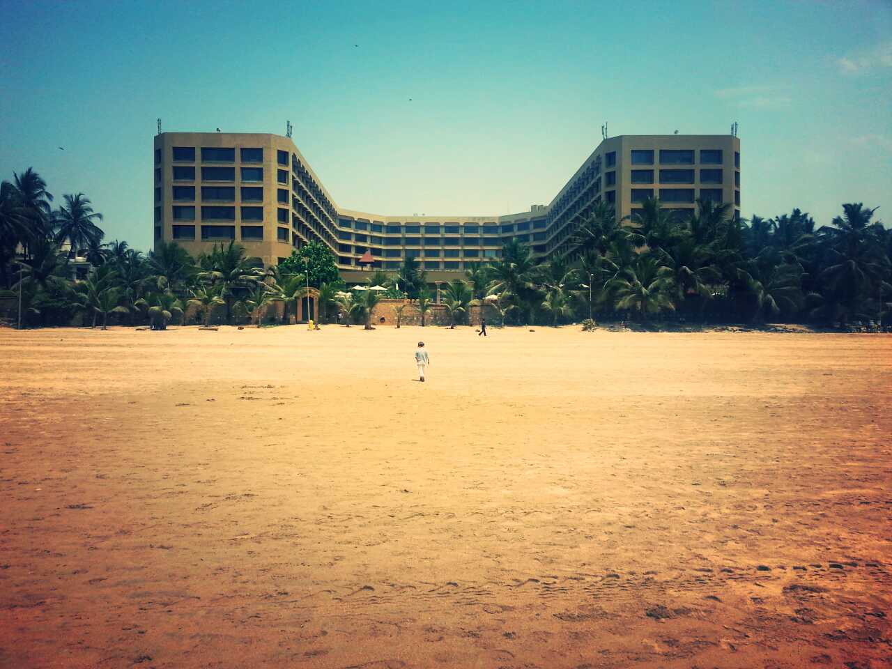 The hotel and the beach in Mumbai